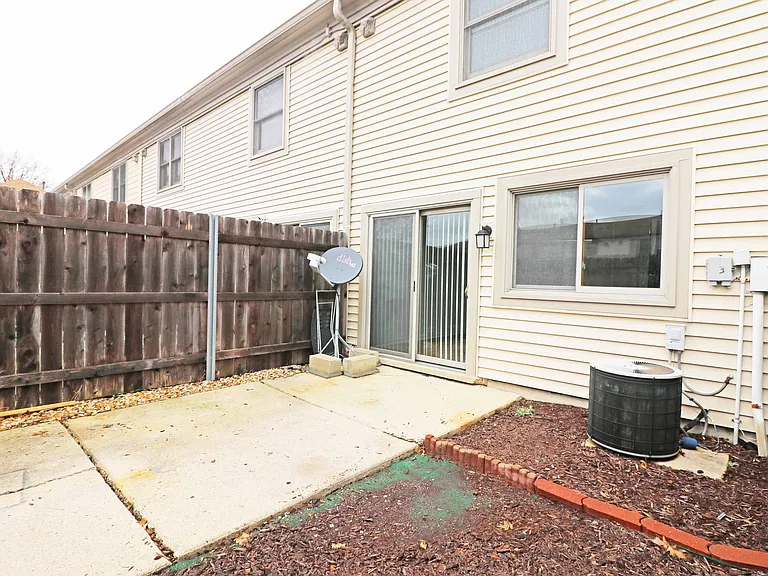 1723 Sessions Walk — Photo 11
