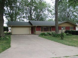 1217 W 3rd St, Pella, IA 50219