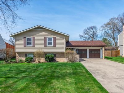 5858 Sherwood Dr, North Olmsted, OH, 44070