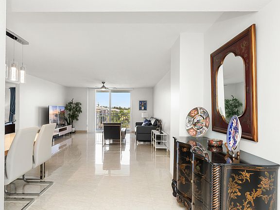 5th image of 427 Golden Isles Drive