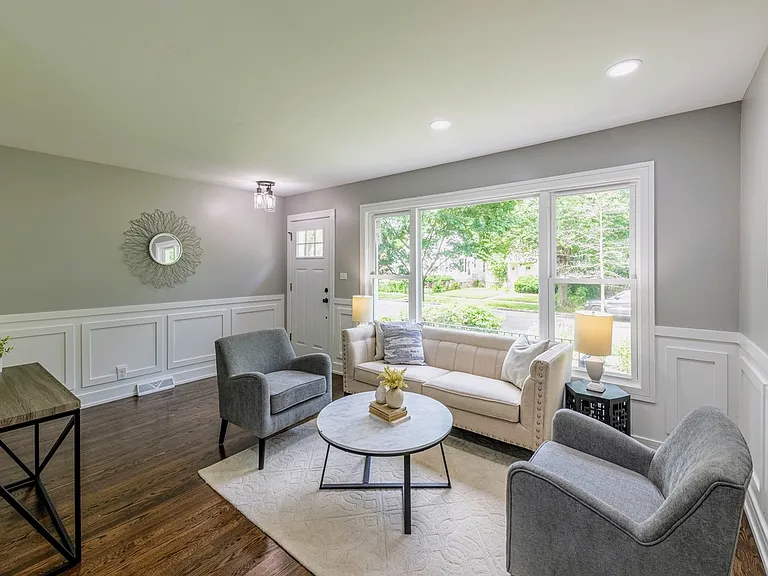 1805 Hovland Ct — Photo 2