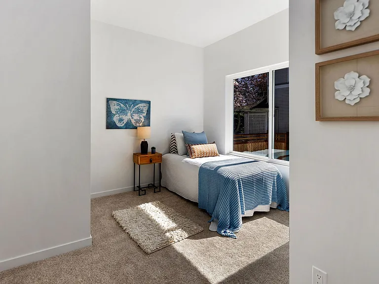 1622 Hoyt Ave — Photo 13