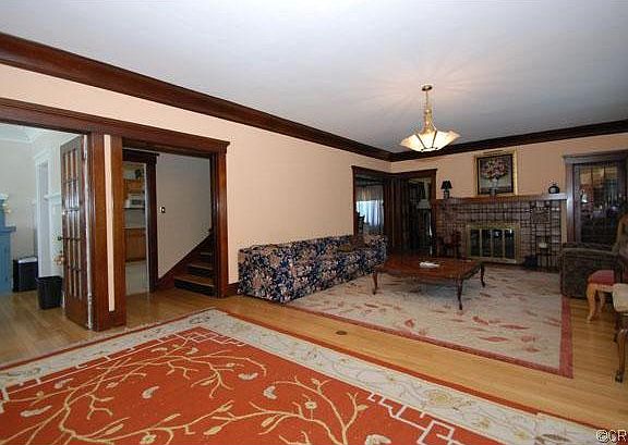 4th image of 1032 E Puente Ave
