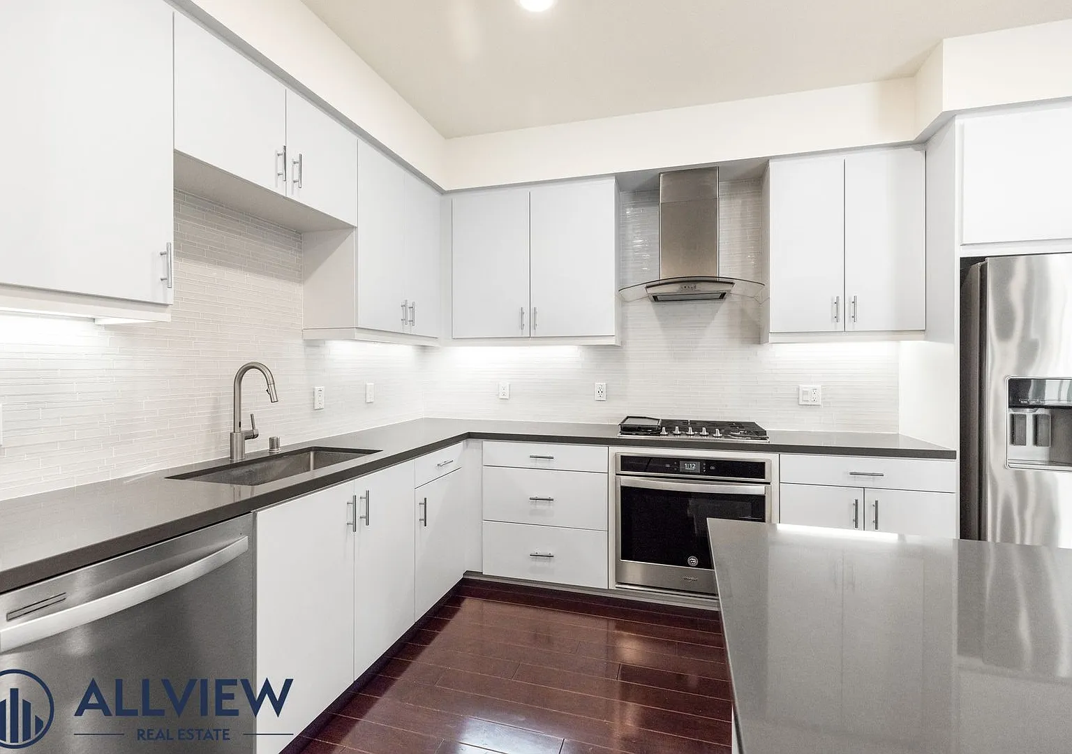 Welcome to this modern 2 bed/2 bath home at The Central Park West! — Photo 1