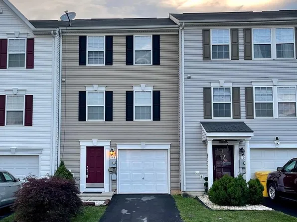 99 Desert Rose Way, Martinsburg, WV 25404