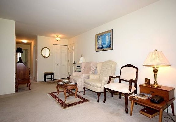 4th image of 28 Country Club Dr APT D