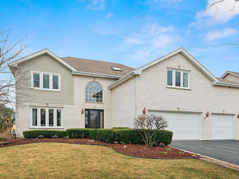 1st image of 19333 Waterford Ln