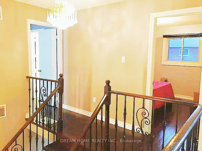67 Cornell Cres — Photo 9