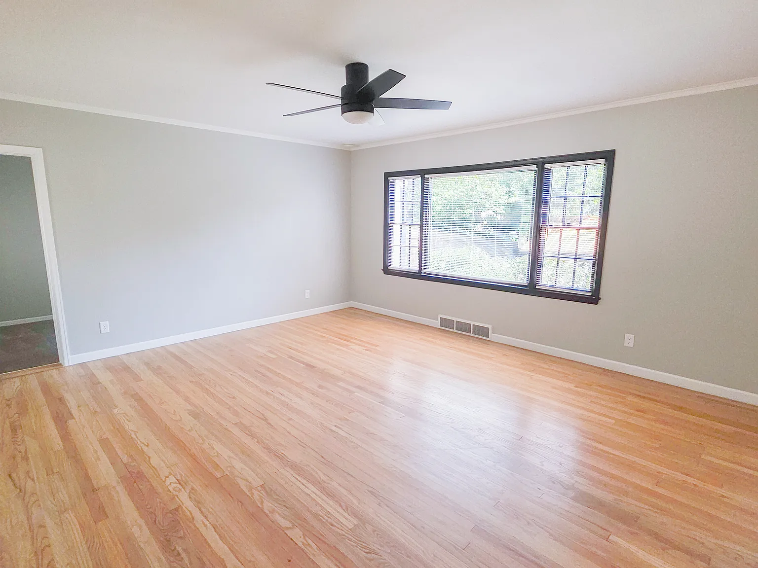 3 bed, 1185 sqft, $2,300 — Photo 4