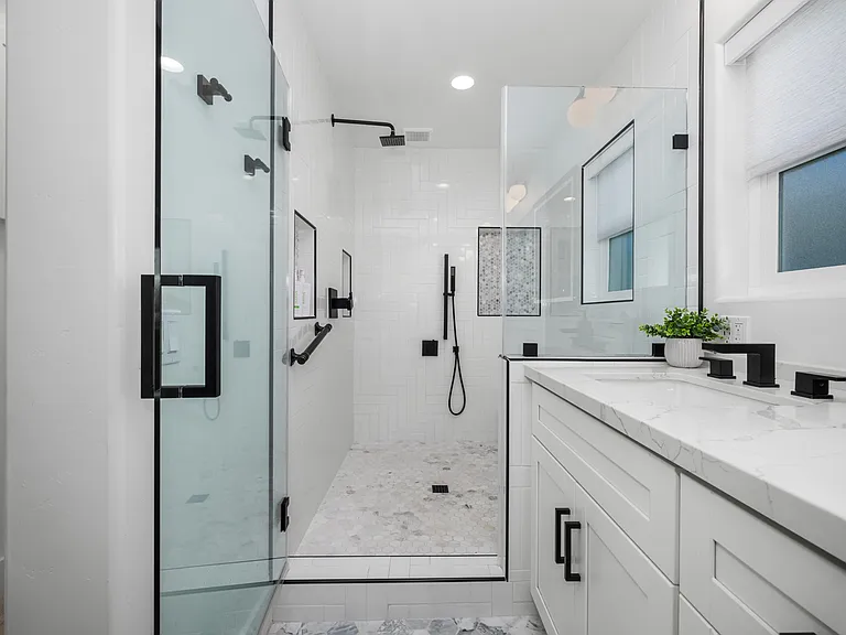 3008 1/2 W Balboa Blvd — Photo 27