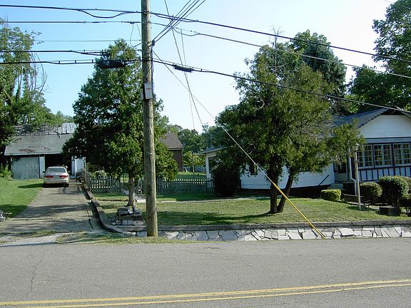 2nd image of 2911 Montbelle Dr