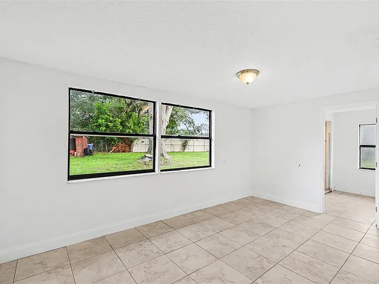 913 Lytle St SW — Photo 13