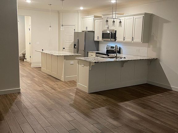 3rd image of 3307 Hillstone Ave