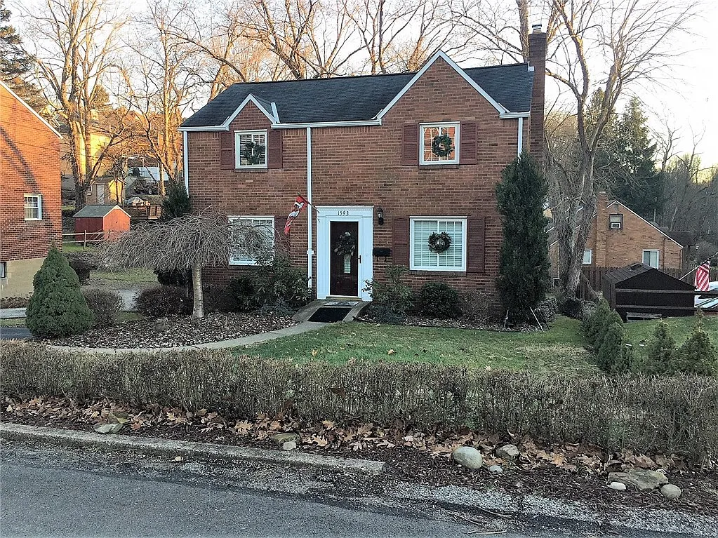 1593 Riverside Dr photo 1