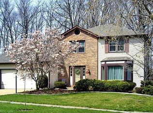 3340 Forest Overlook Dr, Seven Hills, OH 44131