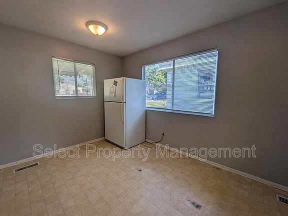 5th image of 5425 Webster St