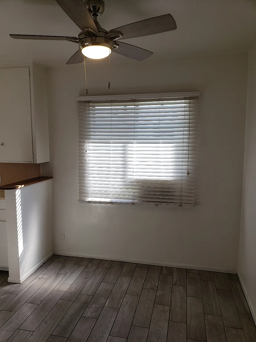 Building Photo - 120 N La Plz
