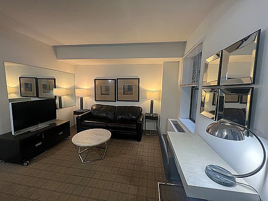 1st image of 150 W 51st St APT 1614