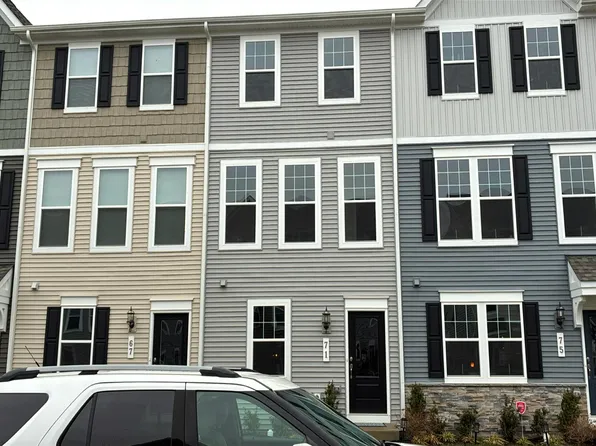 71 Anthem St, Ranson, WV 25438