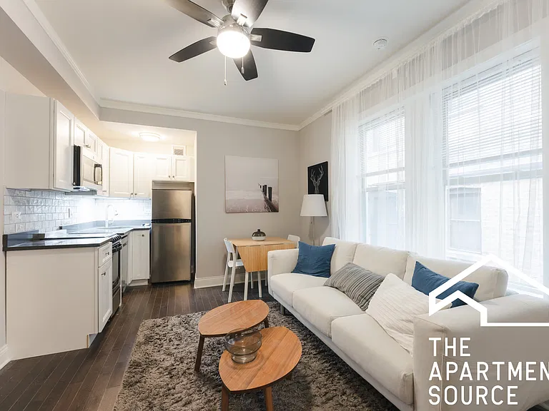640 W Wrightwood Ave #208 — Photo 1