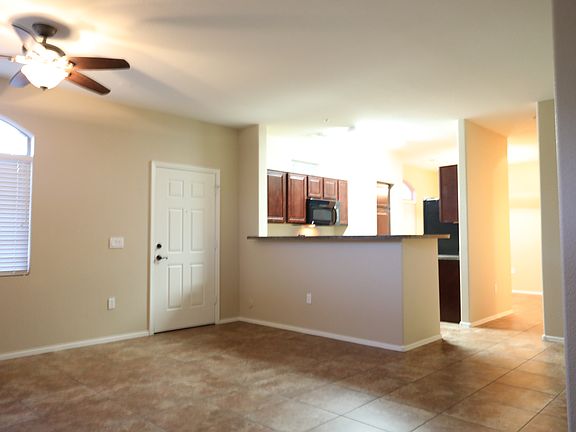 5th image of 427 N 168th Dr