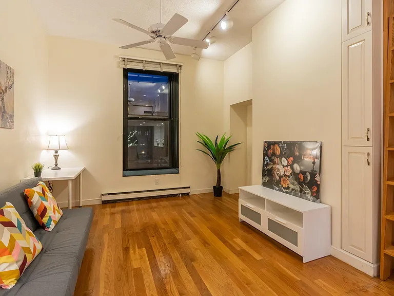 160 Commonwealth Ave #216 — Photo 5