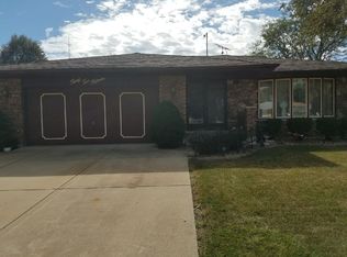 3215 Plum Grove Dr, Rolling Meadows, IL 60008