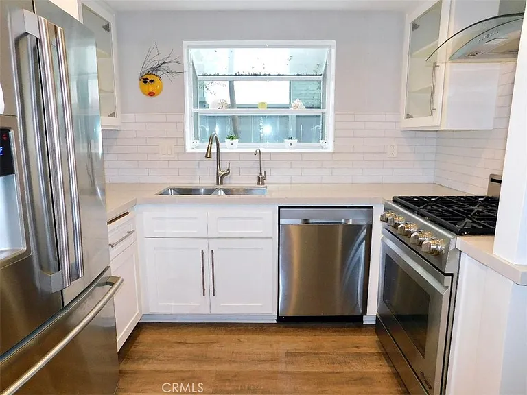 814 Cliff Dr — Photo 6
