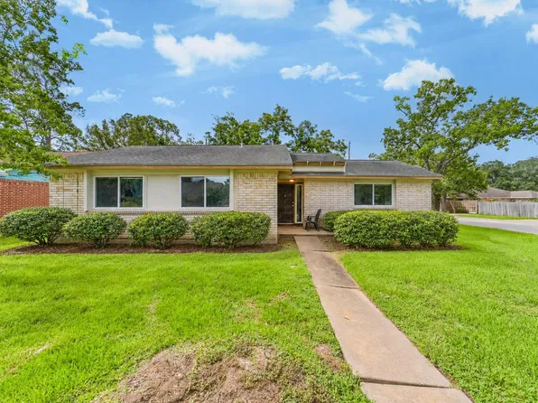 1749 Dolphin Dr, Seabrook, TX 77586