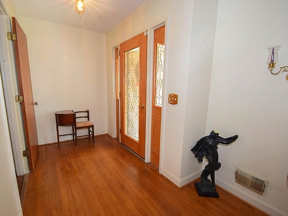 5th image of 103 Pine Ln