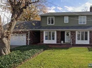 688 5th St, Secaucus, NJ 07094