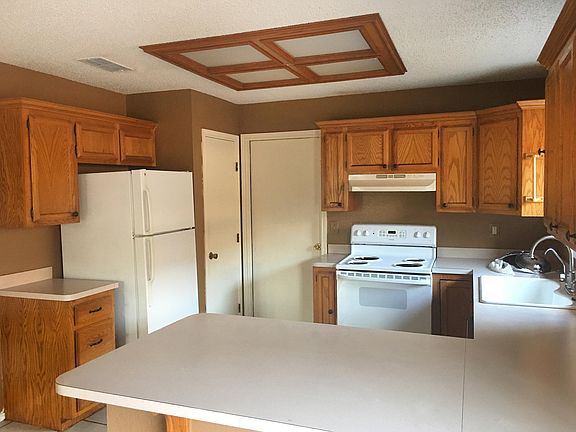 Kitchen with all appliances