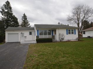 7 Earl Dr, Rochester, NY 14624