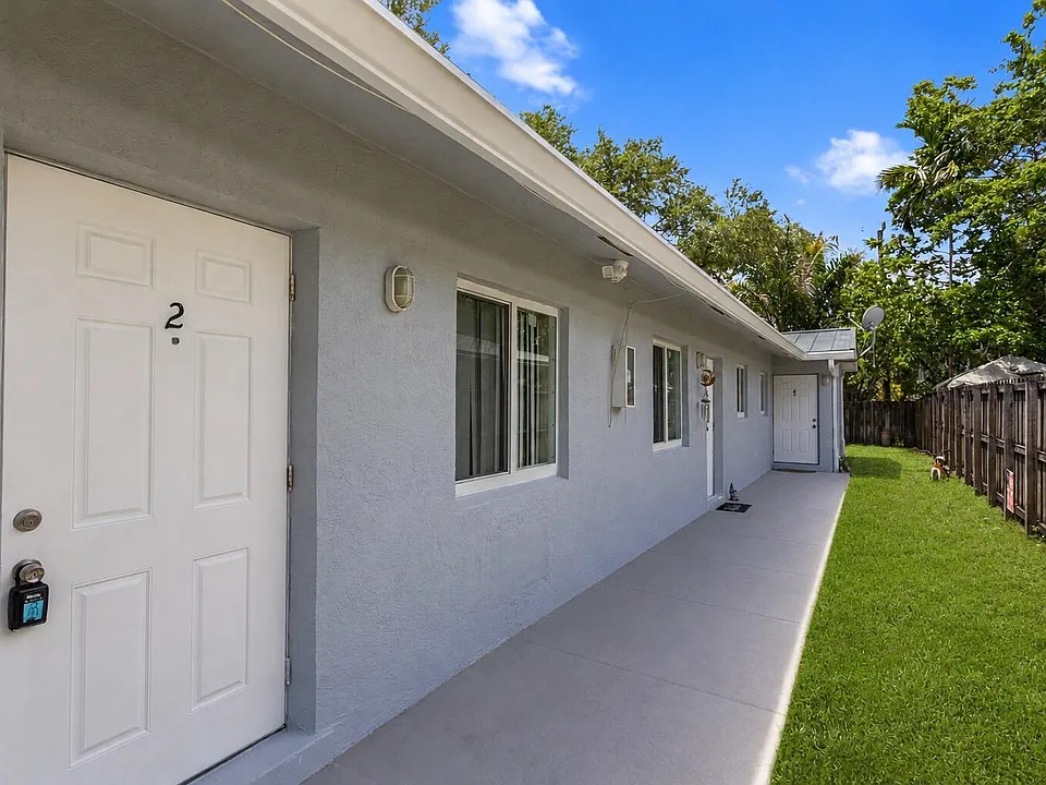 709 SW 13th Ave #2