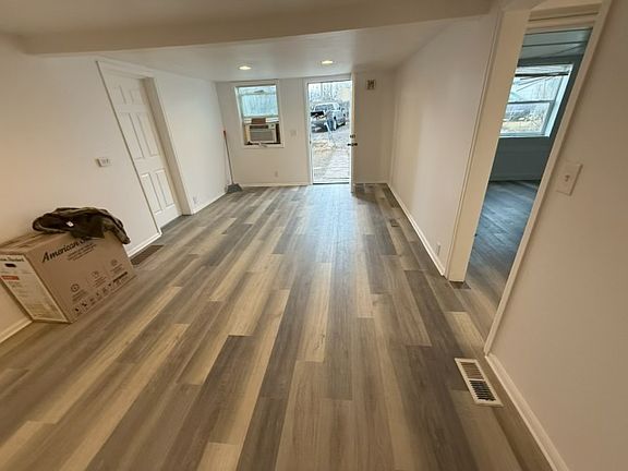 4th image of 3855 Dover St APT 1