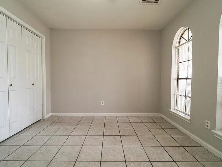 18746 Wood Glen Ln — Photo 6