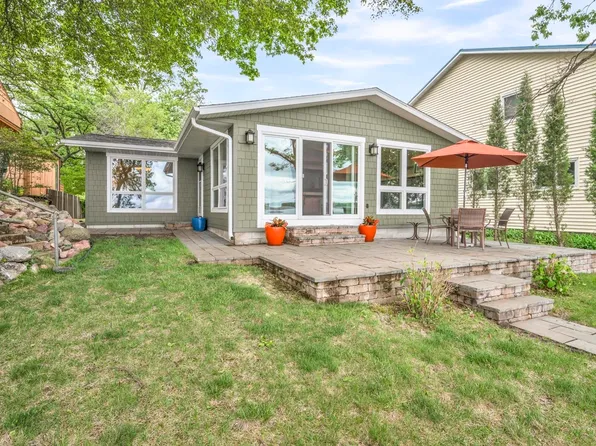 5203 Lake Shore Dr, Okoboji, IA 51355