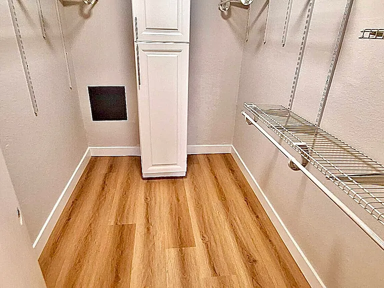11908 Montana Avenue Apartments — Photo 25