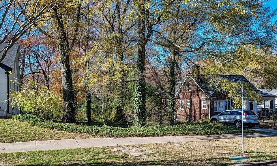 1st image of 310 Mayflower Dr #27
