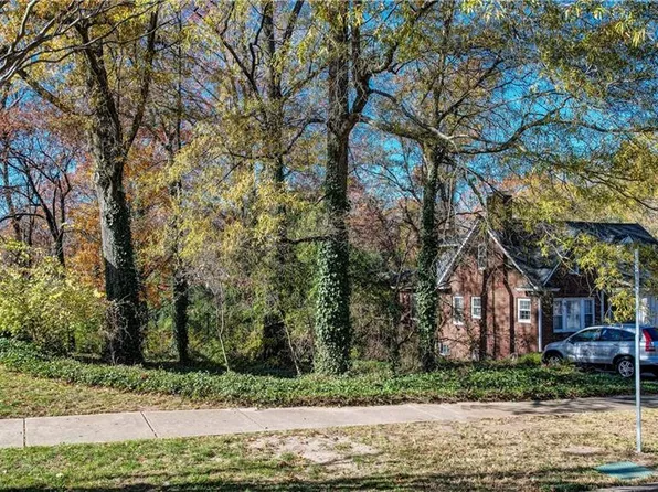 310 Mayflower Dr #27, Greensboro, NC 27403