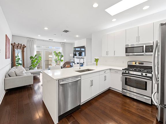 3rd image of 1301 Adams St APT 601
