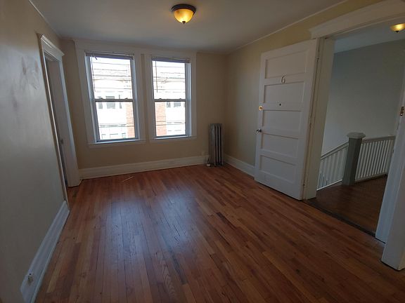 3rd image of 1535 W Canfield St #5