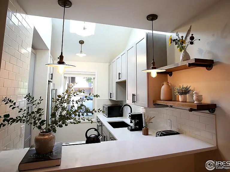 3101 Bell Dr — Photo 3