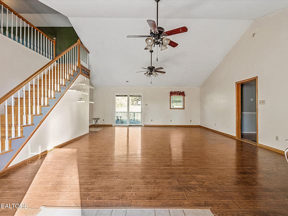 5th image of 3805 Valley View Dr