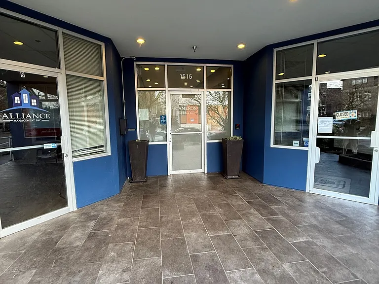 Cameron Apartments — Photo 6