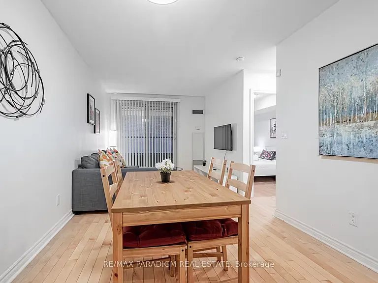 250 Wellington St W #228 — Photo 15