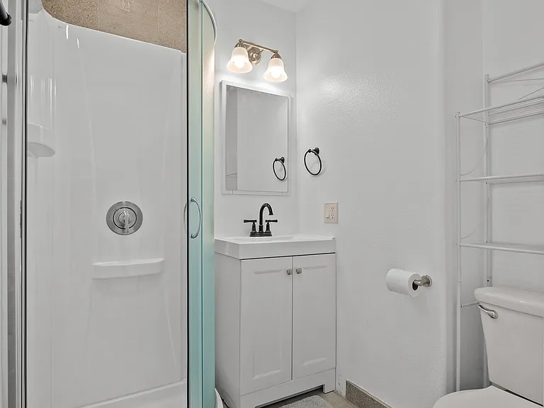 722 S 1370 W — Photo 2