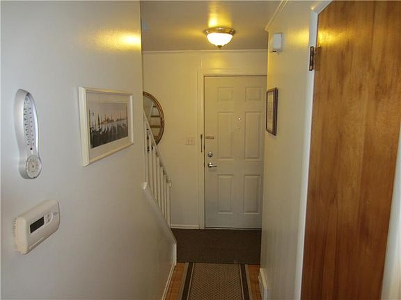 3rd image of 910 Garden City Dr