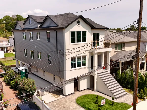 17 Ruth Pl, Staten Island, NY 10305