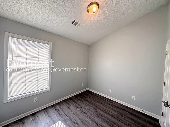 8640 Thomas Ln — Photo 10
